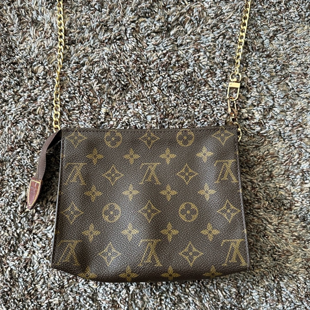 Louis Vuitton pouchette
